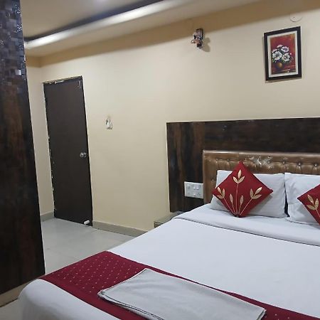 Blossoms Room Holiday Inn- Lakdikapul Hyderabad Esterno foto