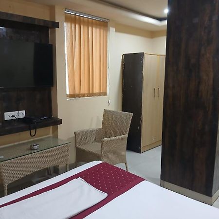 Blossoms Room Holiday Inn- Lakdikapul Hyderabad Esterno foto