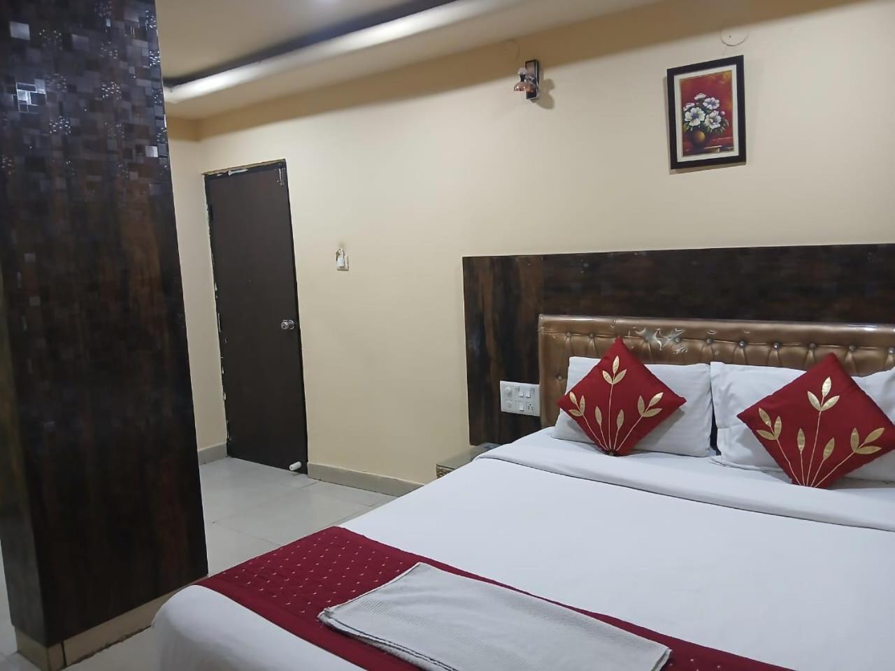 Blossoms Room Holiday Inn- Lakdikapul Hyderabad Esterno foto