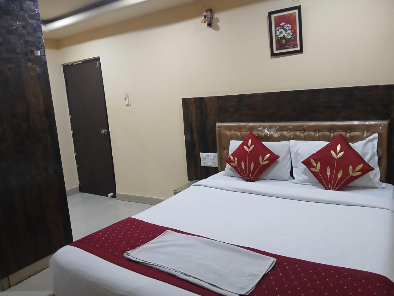 Blossoms Room Holiday Inn- Lakdikapul Hyderabad Esterno foto