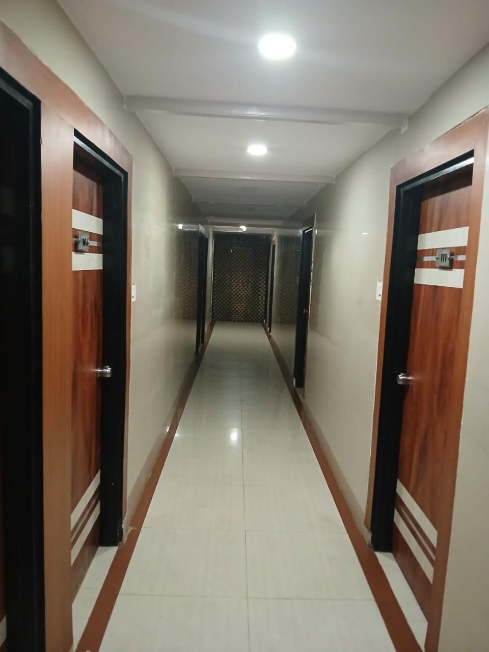 Blossoms Room Holiday Inn- Lakdikapul Hyderabad Esterno foto