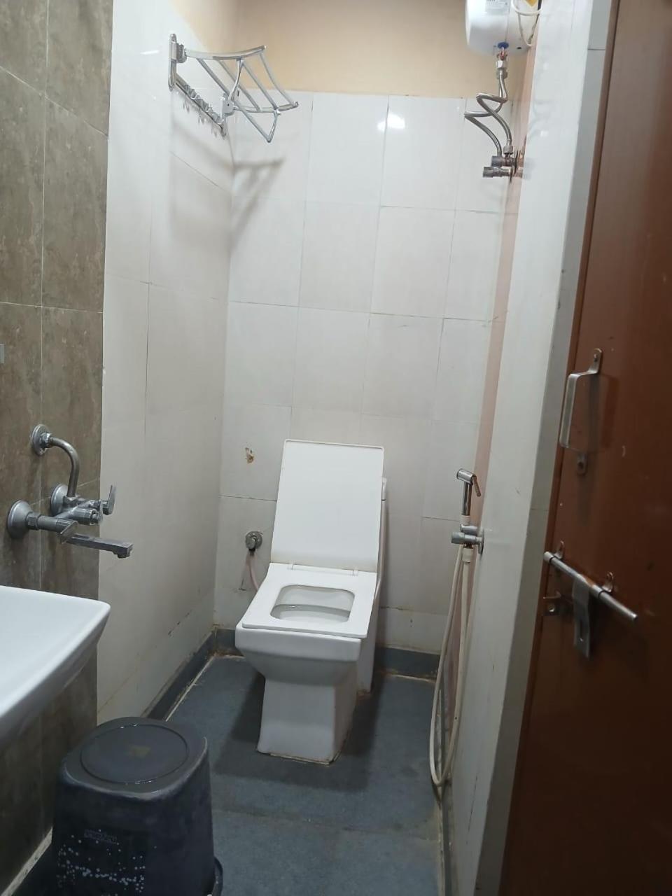 Blossoms Room Holiday Inn- Lakdikapul Hyderabad Esterno foto