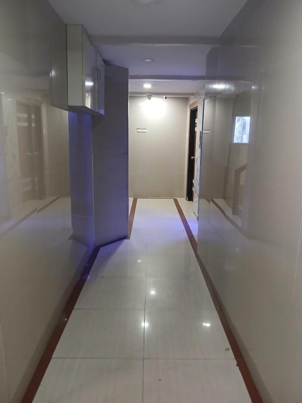 Blossoms Room Holiday Inn- Lakdikapul Hyderabad Esterno foto