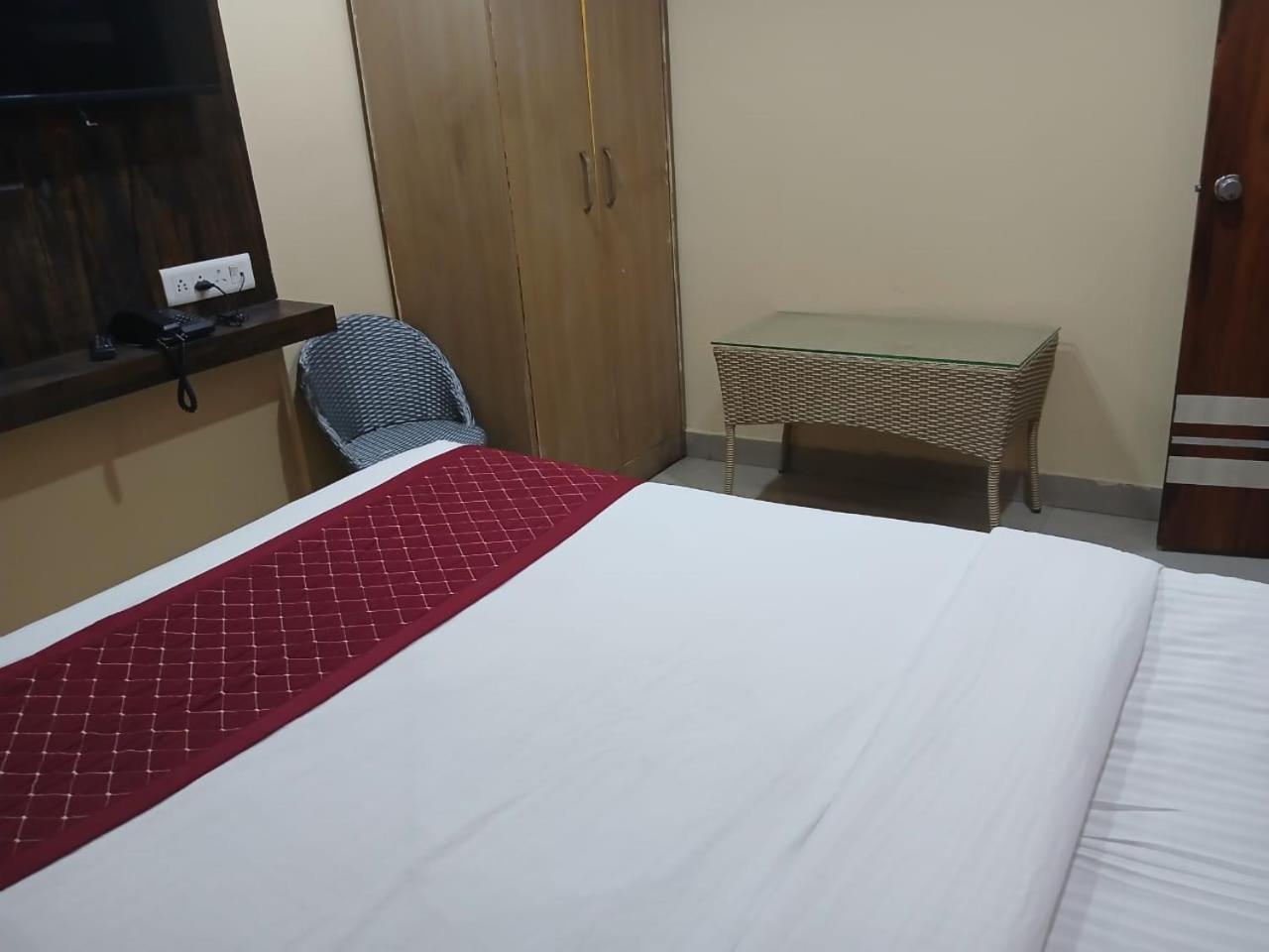 Blossoms Room Holiday Inn- Lakdikapul Hyderabad Esterno foto