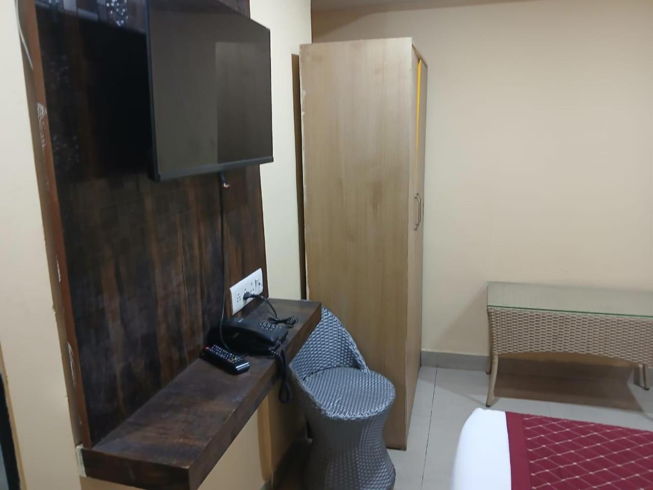 Blossoms Room Holiday Inn- Lakdikapul Hyderabad Esterno foto
