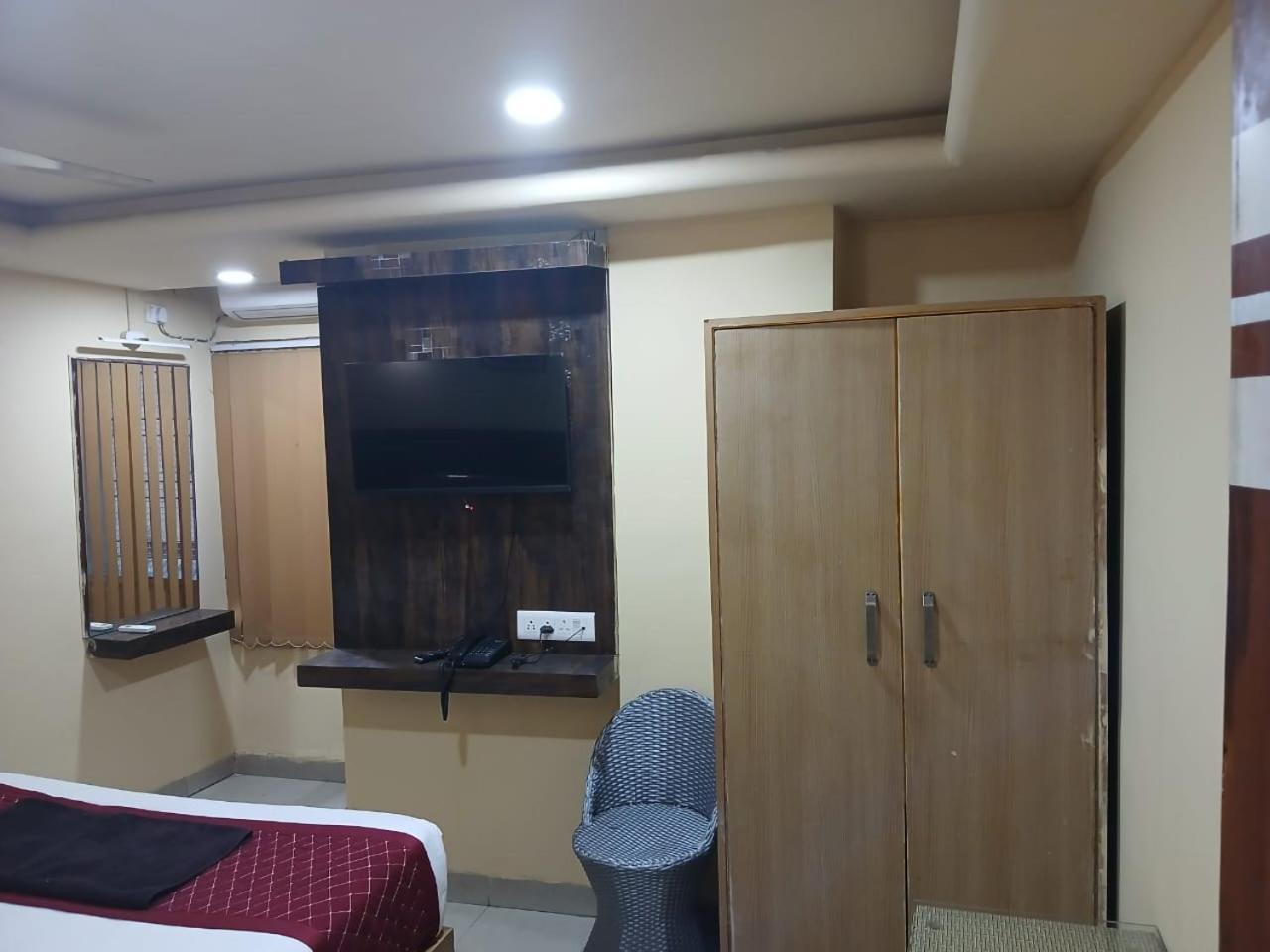 Blossoms Room Holiday Inn- Lakdikapul Hyderabad Esterno foto