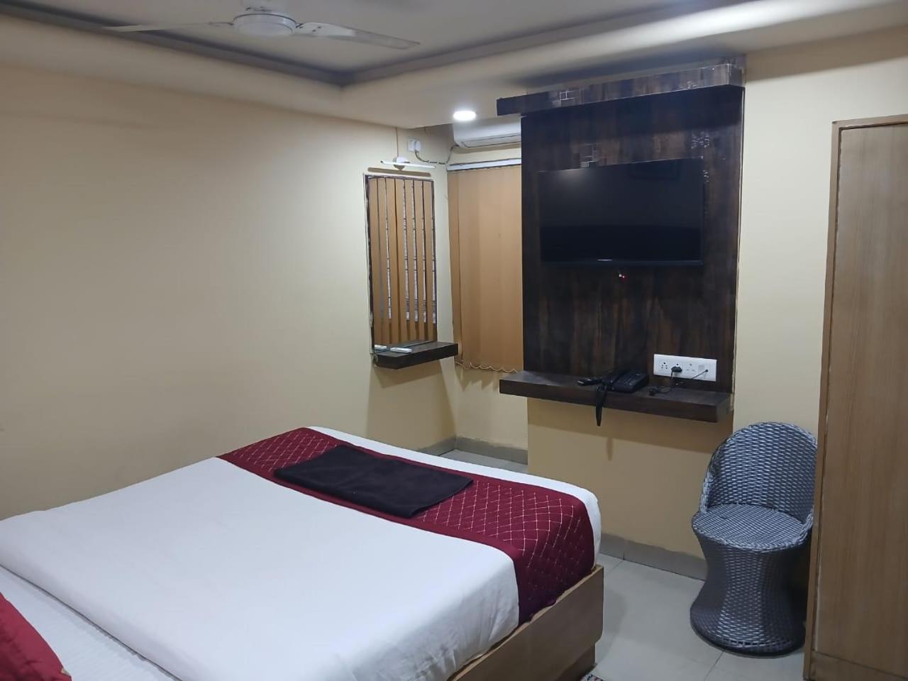 Blossoms Room Holiday Inn- Lakdikapul Hyderabad Esterno foto